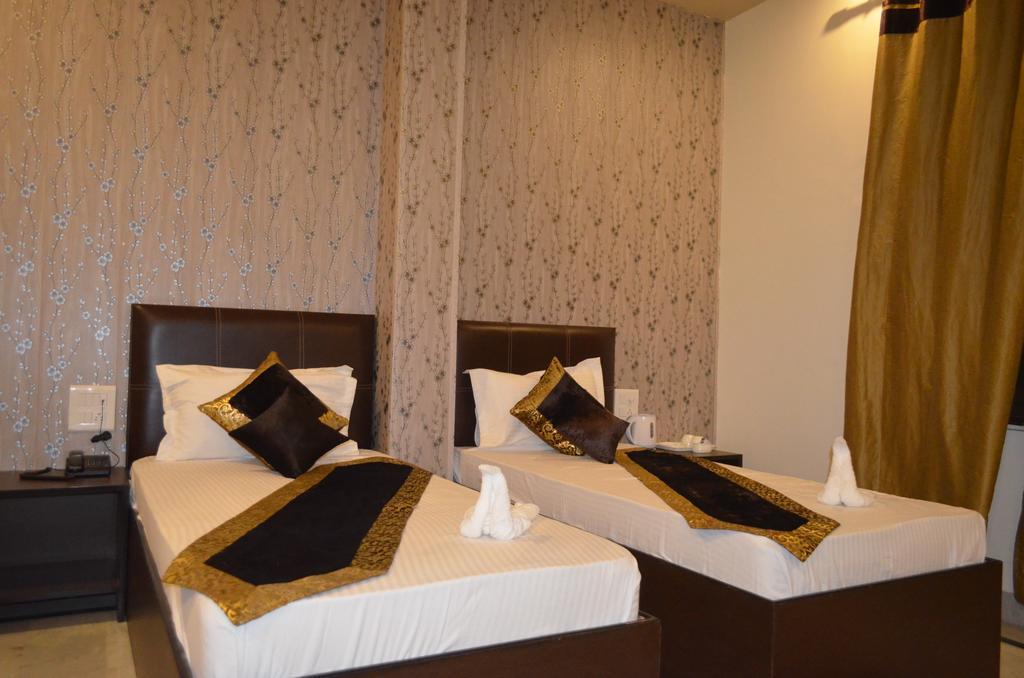 Red Orchid Hotel Meerut Room photo