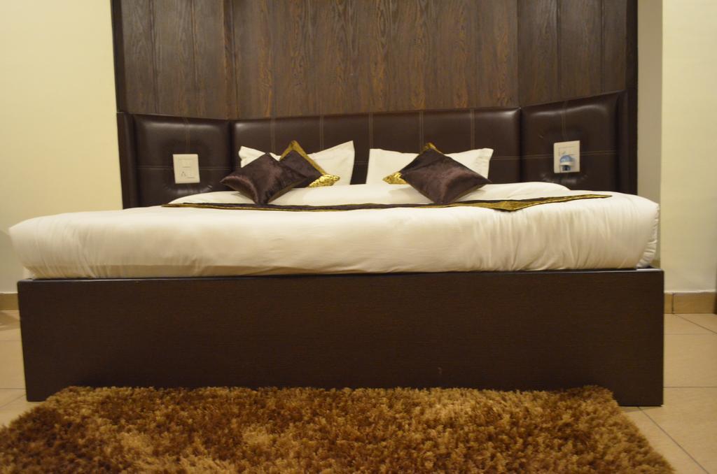 Red Orchid Hotel Meerut Room photo
