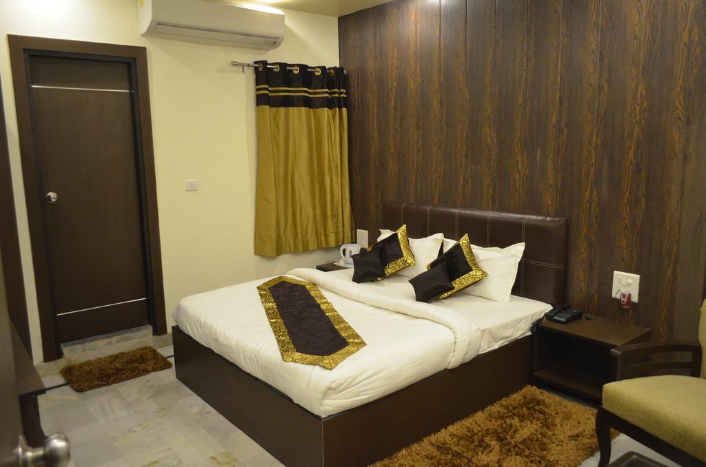 Red Orchid Hotel Meerut Room photo