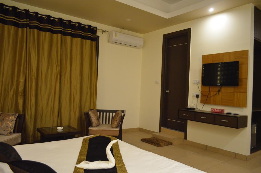 Red Orchid Hotel Meerut Exterior photo